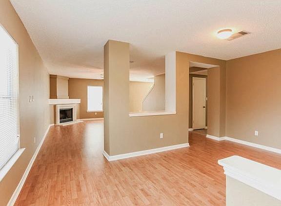 4th image of 3035 Hill St