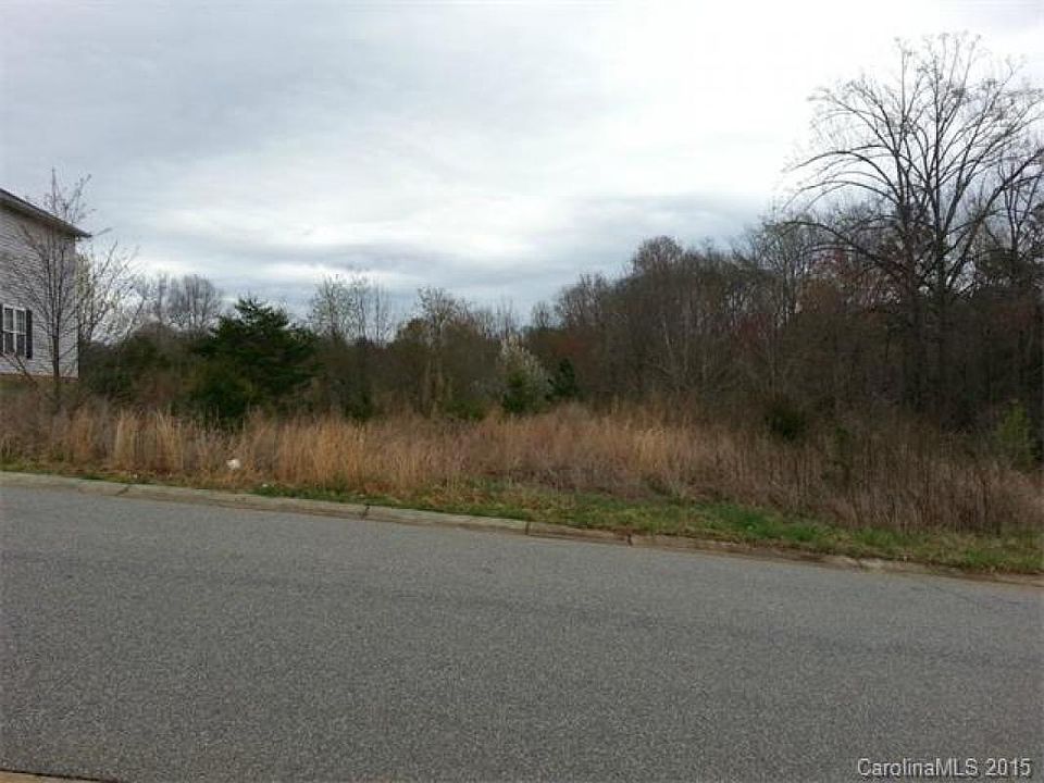 2nd image of 425 Eastway Ln SW