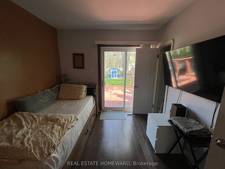 137 Harewood Ave — Photo 9