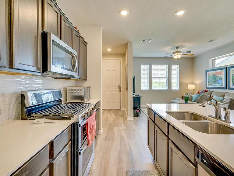 7702 Dylan Dr — Photo 11