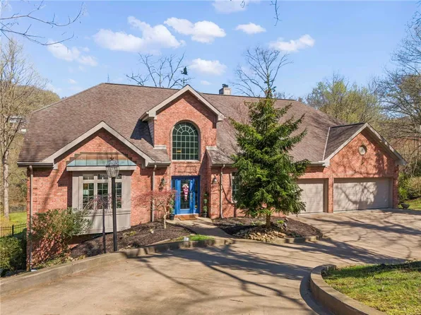 221 Hemlock Dr, McMurray, PA 15317