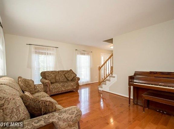 4th image of 214 Breezewood Dr