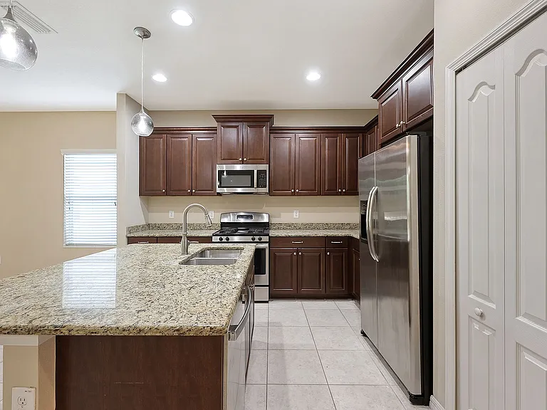 4904 Maymont Park Cir — Photo 7