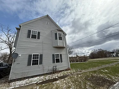 Section 8 Accepted - 1421 Long Ave Lorain OH (2 units available