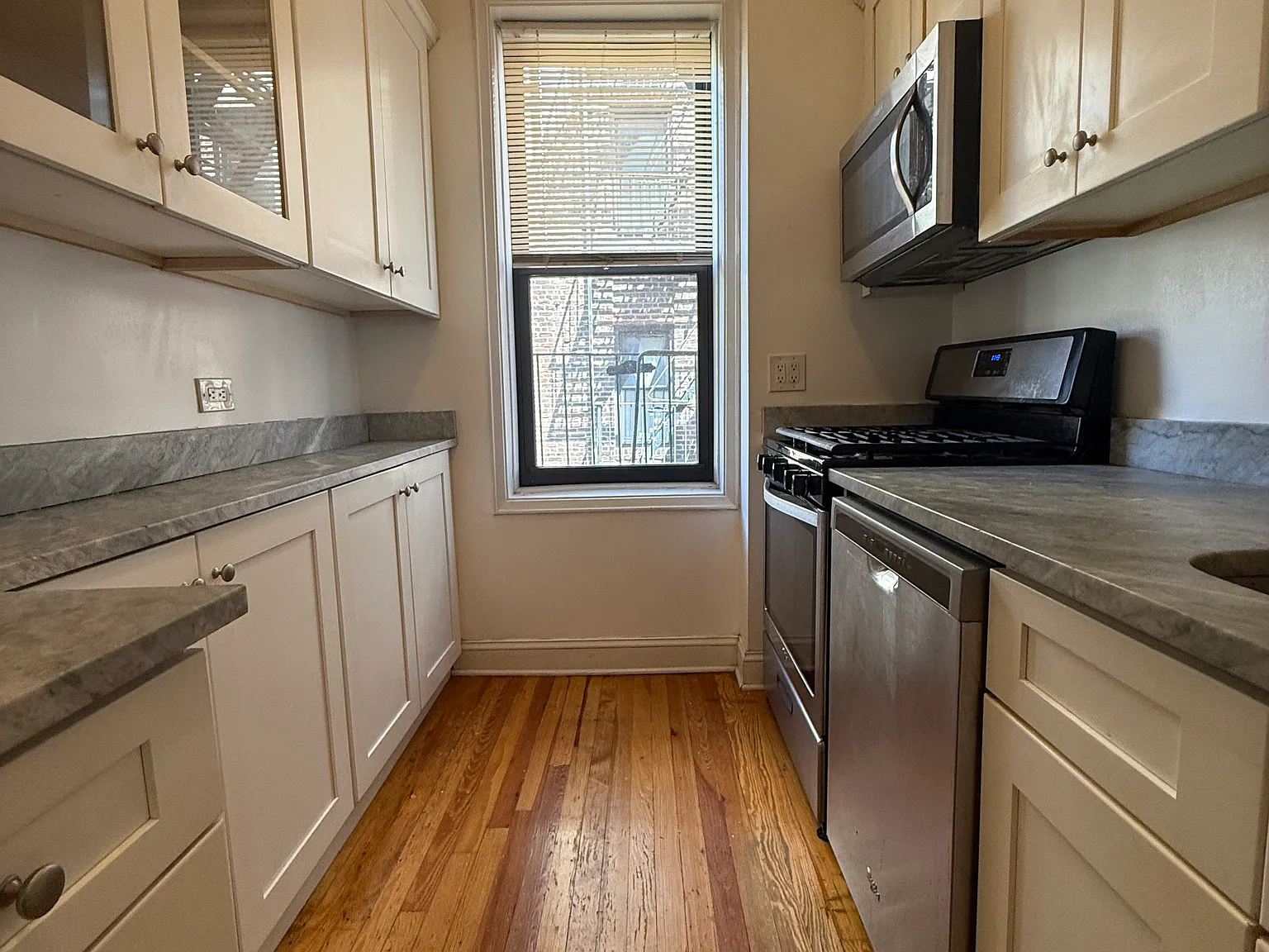 2 bed, 1100 sqft, $2,800 — Photo 2