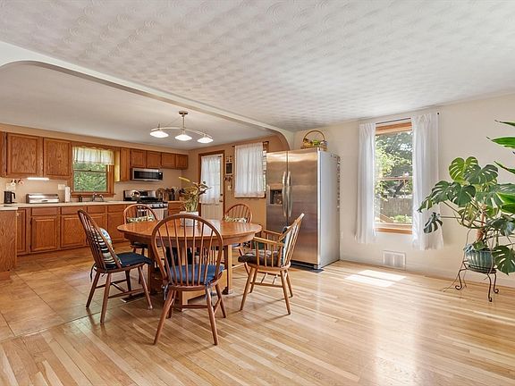 5th image of 107 Maple Rd
