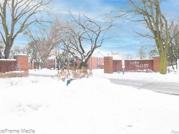 27654 E Echo Vall Unit 235, Farmington, MI 48334