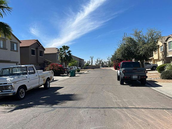 5th image of 391 E Maddison St