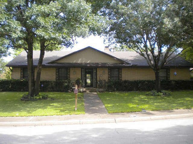 1st image of 907 W Center St