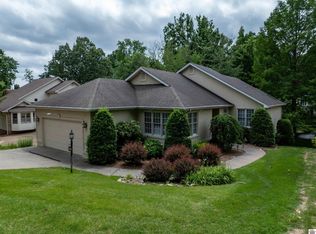 1055 Lakeview Dr, Paducah, KY 42003