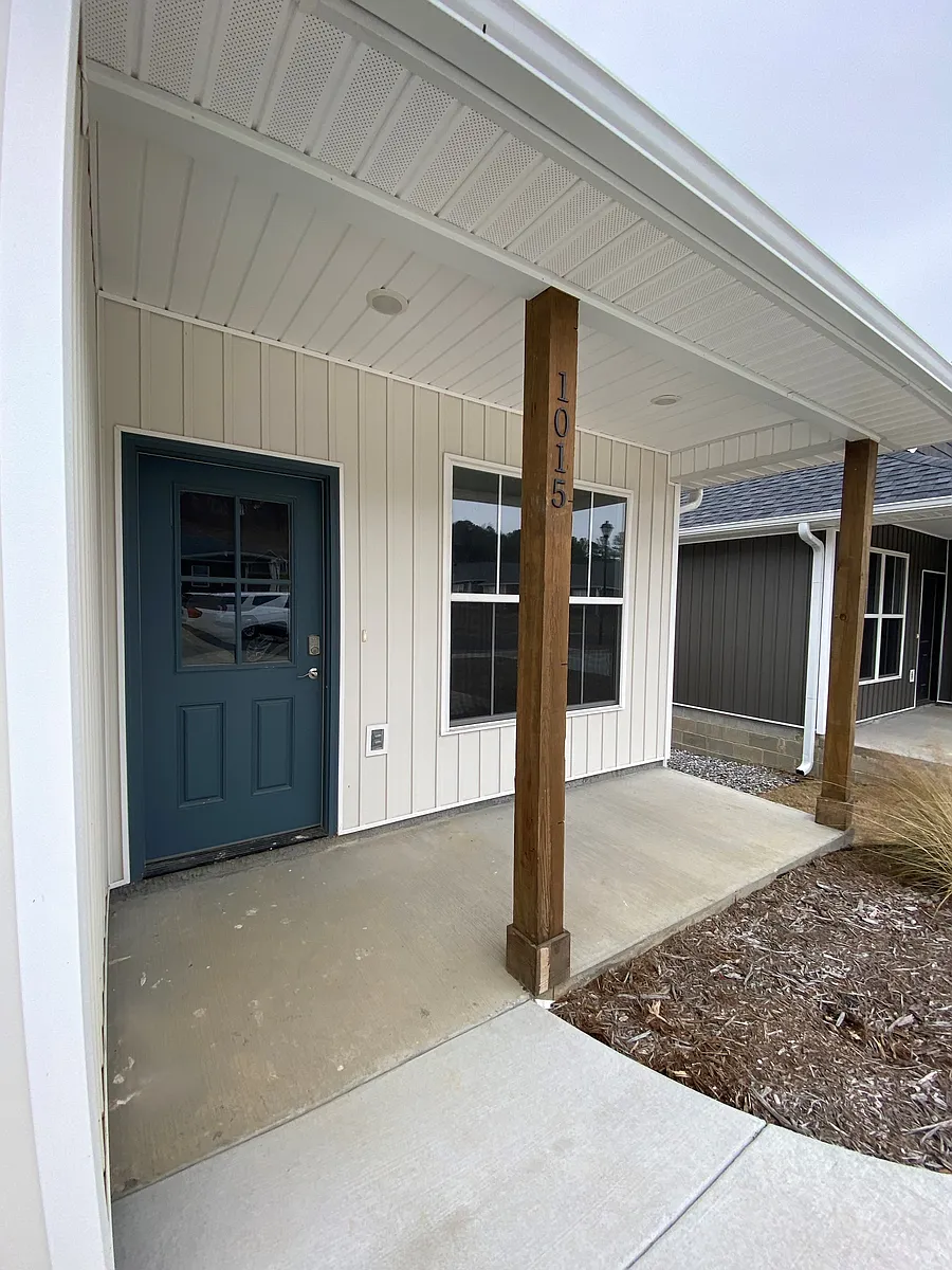 Building Photo - 1015 Brookside Dr