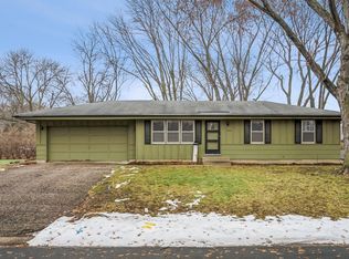 1042 Swift St S, Shakopee, MN 55379