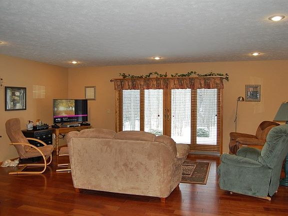 5th image of 9771 Center Ln