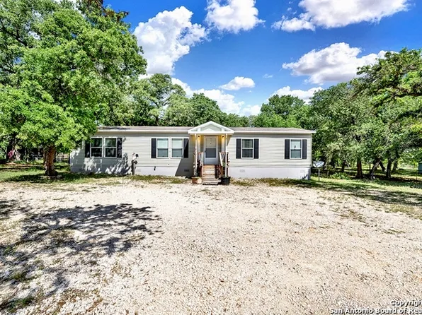 331 Hickory Hill Dr, La Vernia, TX 78121