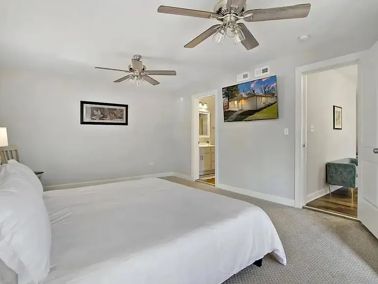 841 E Rockland Rd — Photo 21