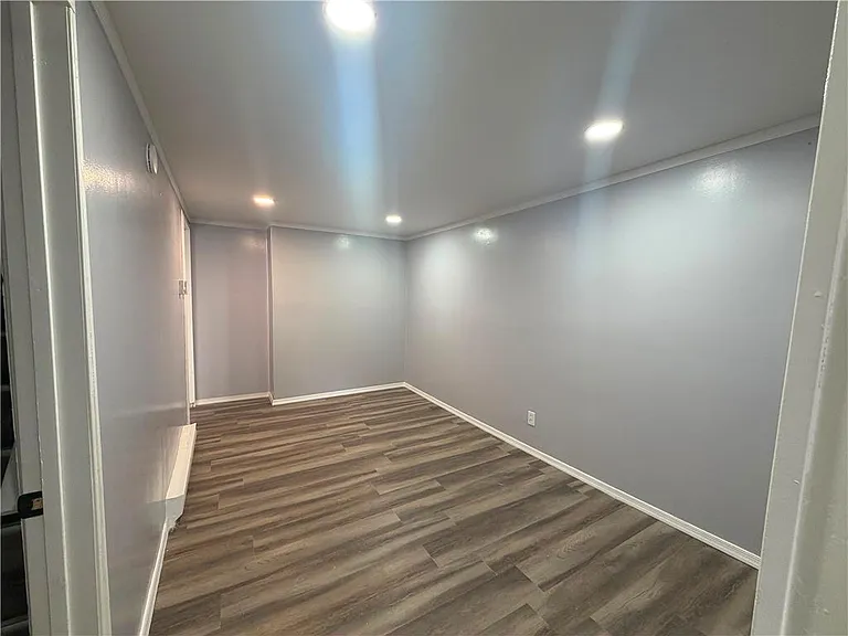 320 2nd Ave — Photo 8
