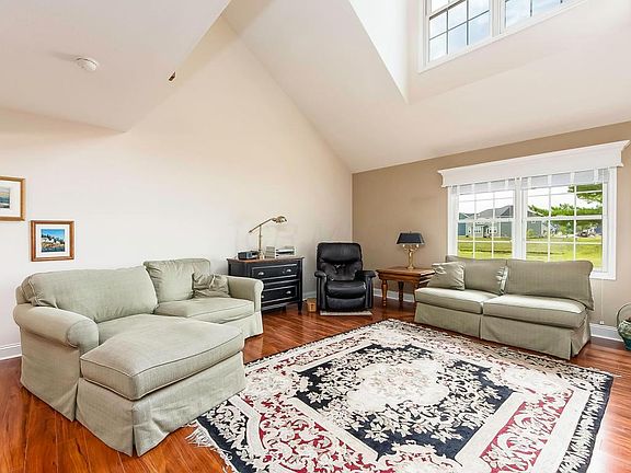 4th image of 33 Glen Mawr Cir