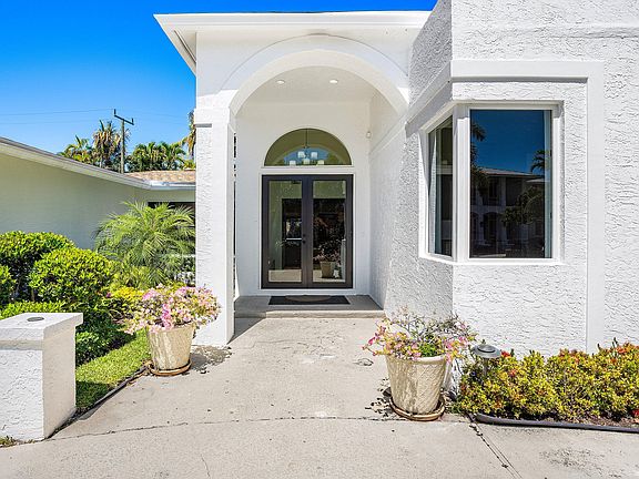 5th image of 735 NE 6th St