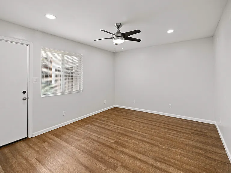5139 Ewing St — Photo 7
