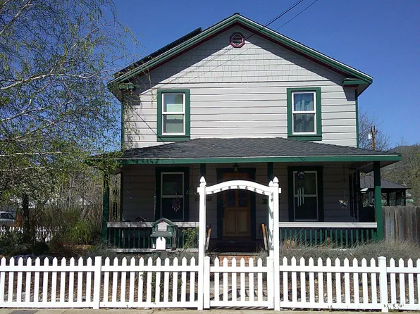 403 3rd St, Yreka, CA 96097