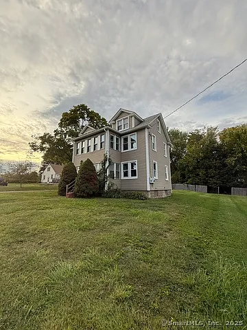 818 Burbank Ave — Photo 1