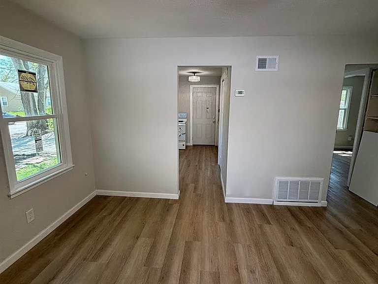 1703 N Valley Ave — Photo 63