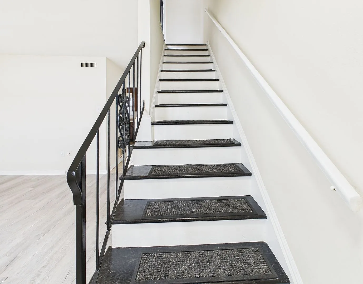 2 bed, 1.5 bath, 959 sqft, $1,250 — Photo 4