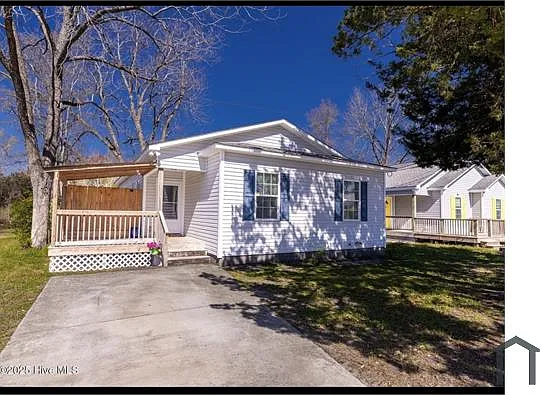 4 bed, $2,600 — Photo 1