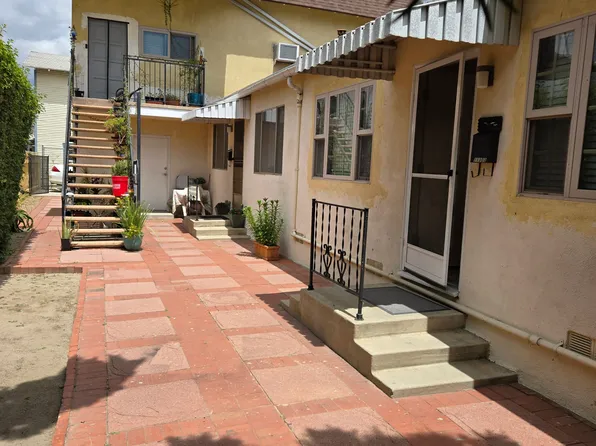 11303 Collins St, North Hollywood, CA