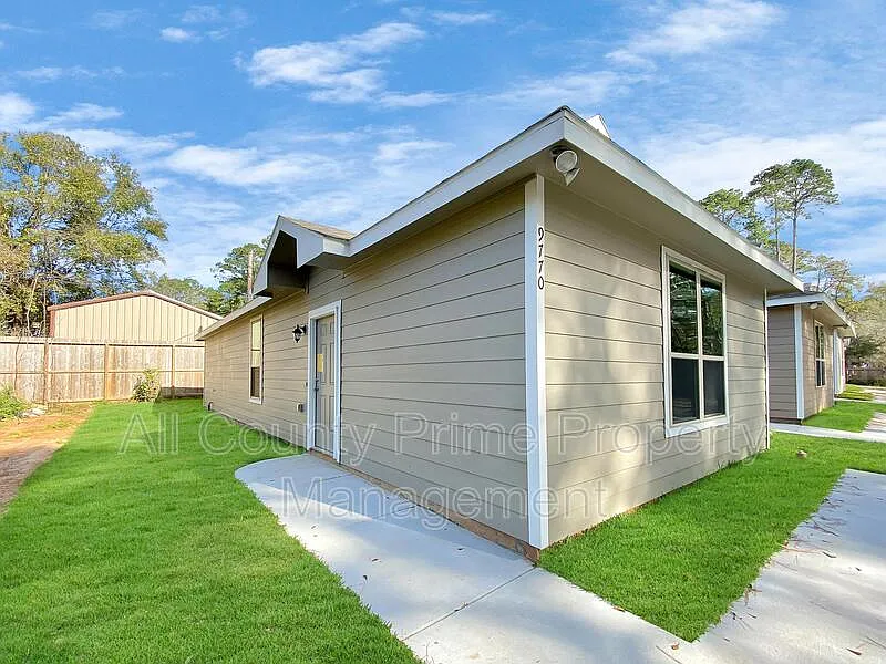 Building Photo - 9770 Blackgum Dr