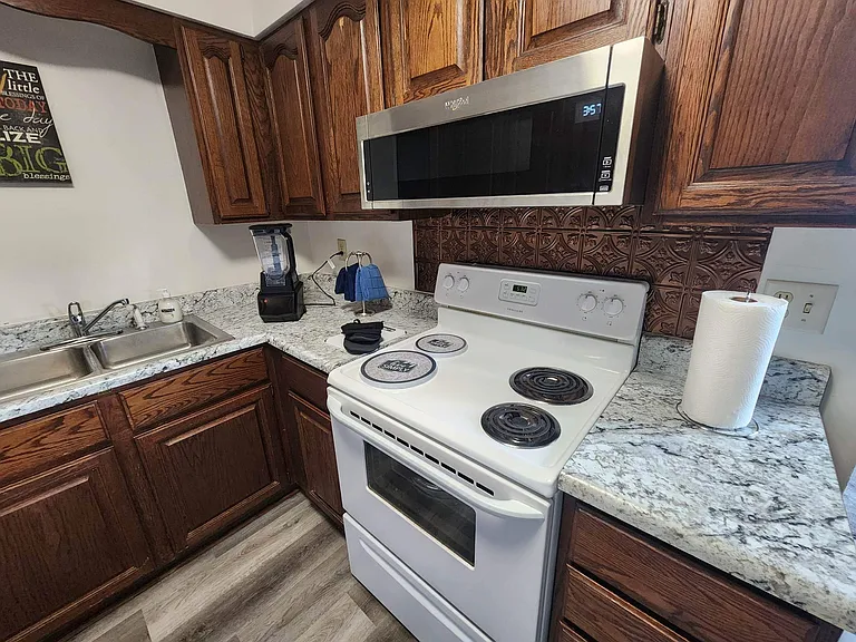 525 E Pine St — Photo 17