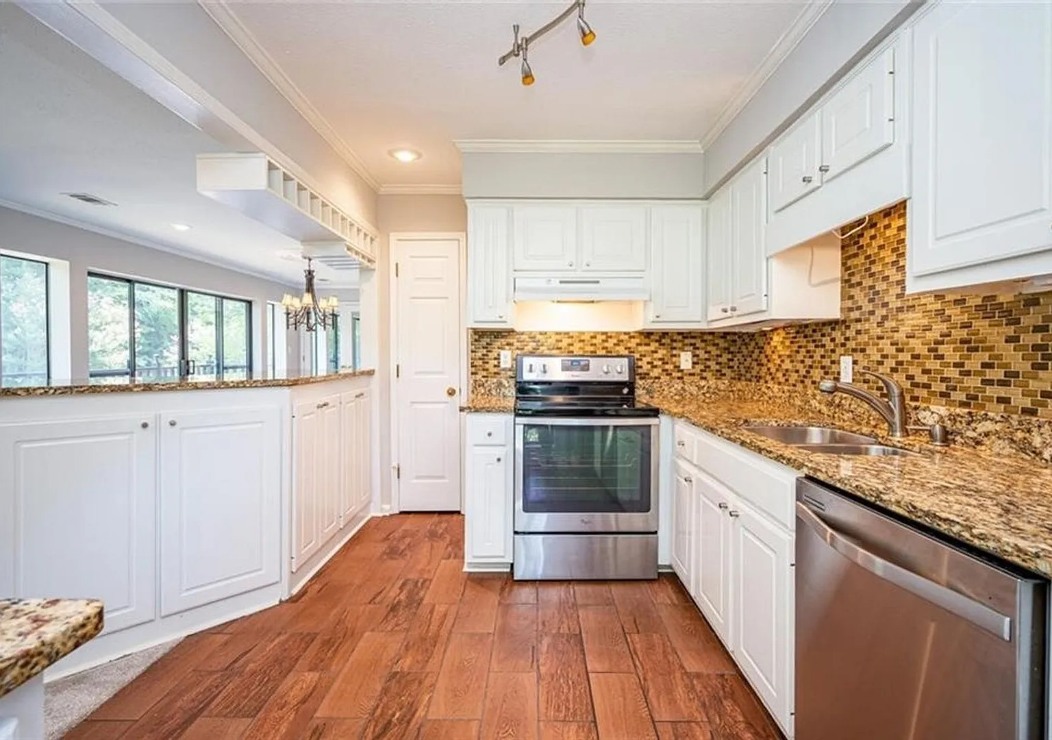 Charming 2BR Condo in Atlanta — Photo 3