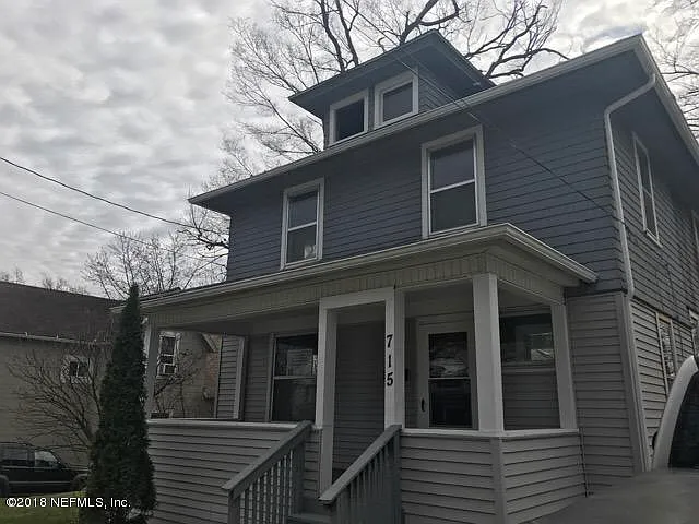 715 W High St photo 1