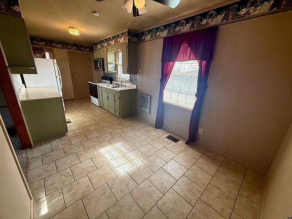 3rd image of 2718 Salem Dr
