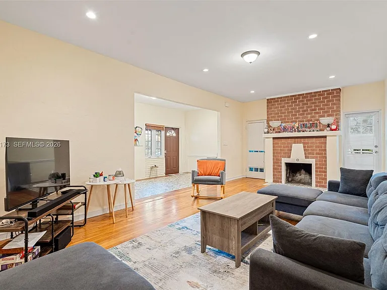 46 Montilla Ave #46 — Photo 11