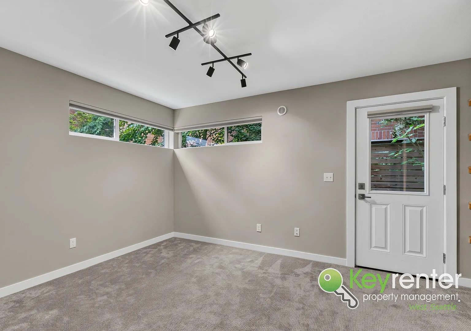 Modern Two Bedroom with Walk In Closets and Outdoor Space — Photo 4