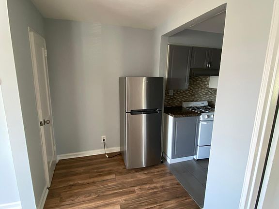 Kitchen entryway and coat closet