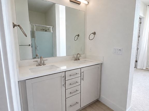 3rd floor master bedroom's bathroom