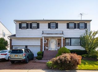 781 Arbuckle Ave, Woodmere, NY 11598