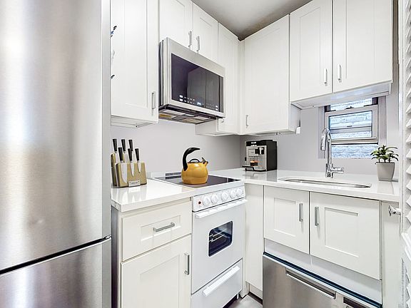 3rd image of 347 E 51st St APT 2B