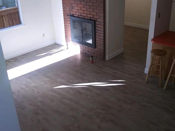 2nd image of 1015 Glen Rd #A