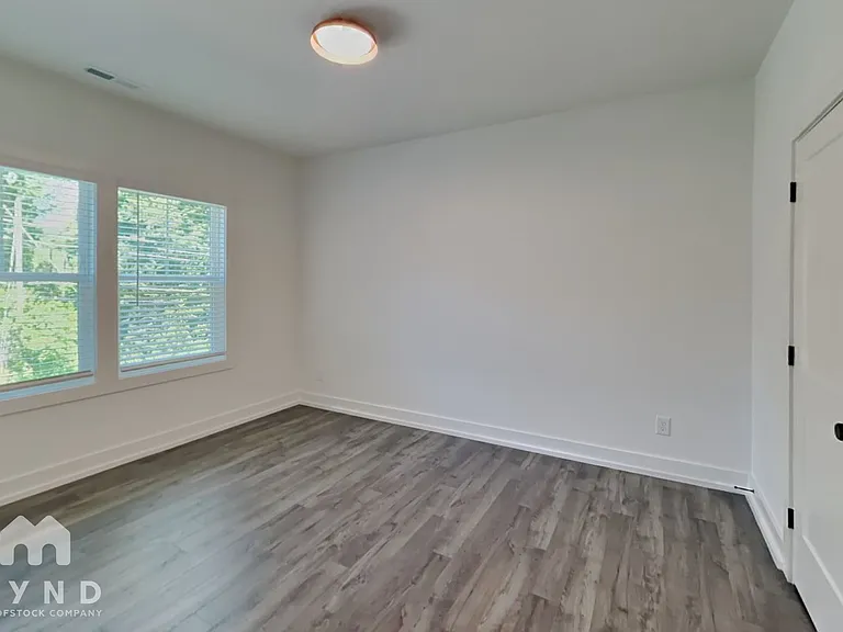1023 Trembeth Dr — Photo 9