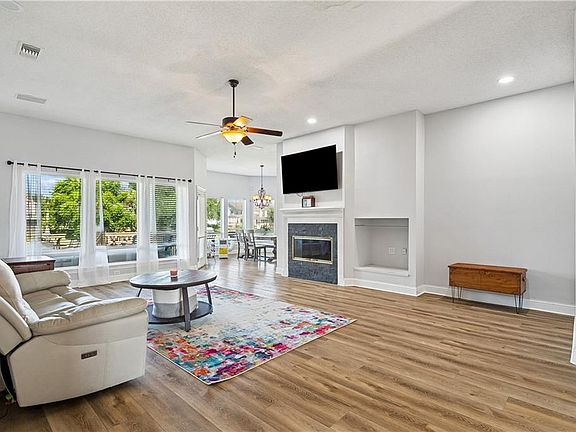 3rd image of 203 Chimaera Ln