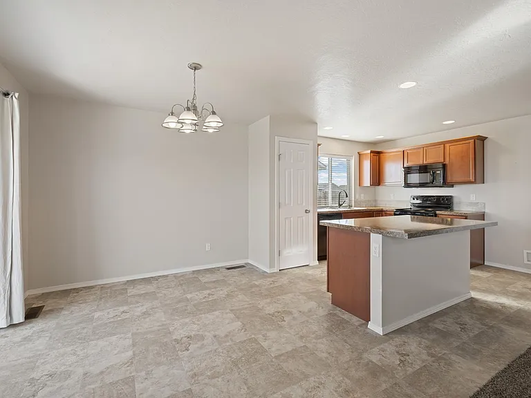 1102 E Rutherglen St — Photo 15