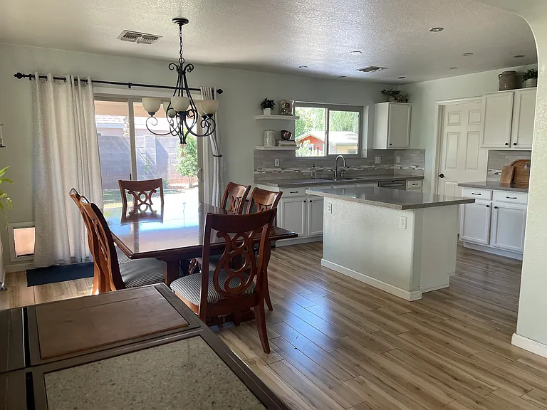 454 W Midland Ln — Photo 18