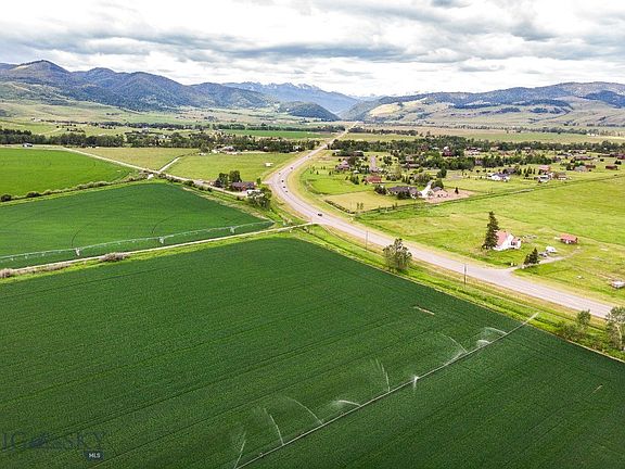 3rd image of De Rham Valley Dr