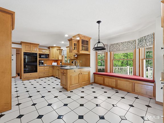 5th image of 12 Forest Ridge Road