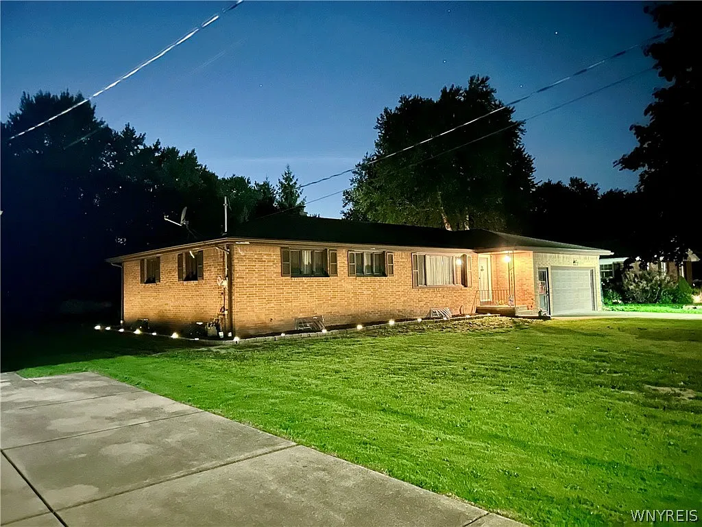 3 bed, 2.0 bath, 1628 sqft, $3,100 — Photo 2