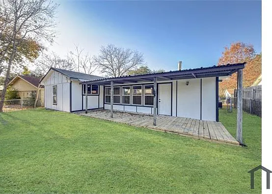 418 Clover Ln — Photo 22