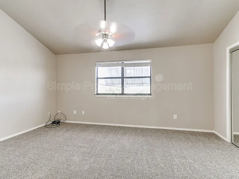 10607 N Macarthur Blvd — Photo 13